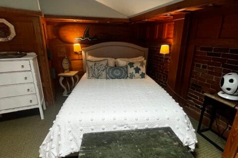 Queen Loft